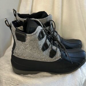 Kamik Women's Black and Gray Winter Rain Boots